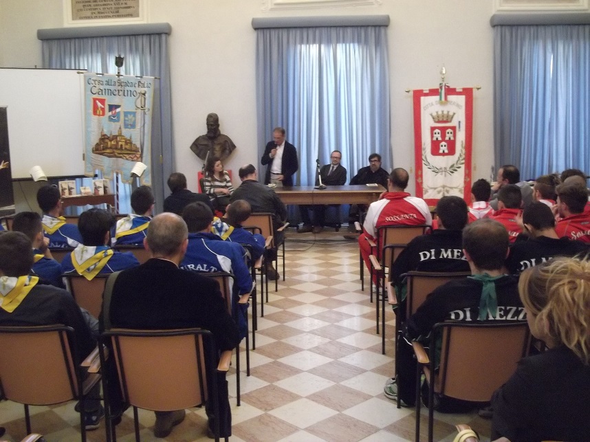 Al momento stai visualizzando 17 Maggio Presentati a Camerino gli atleti della Corsa alla spada 2014