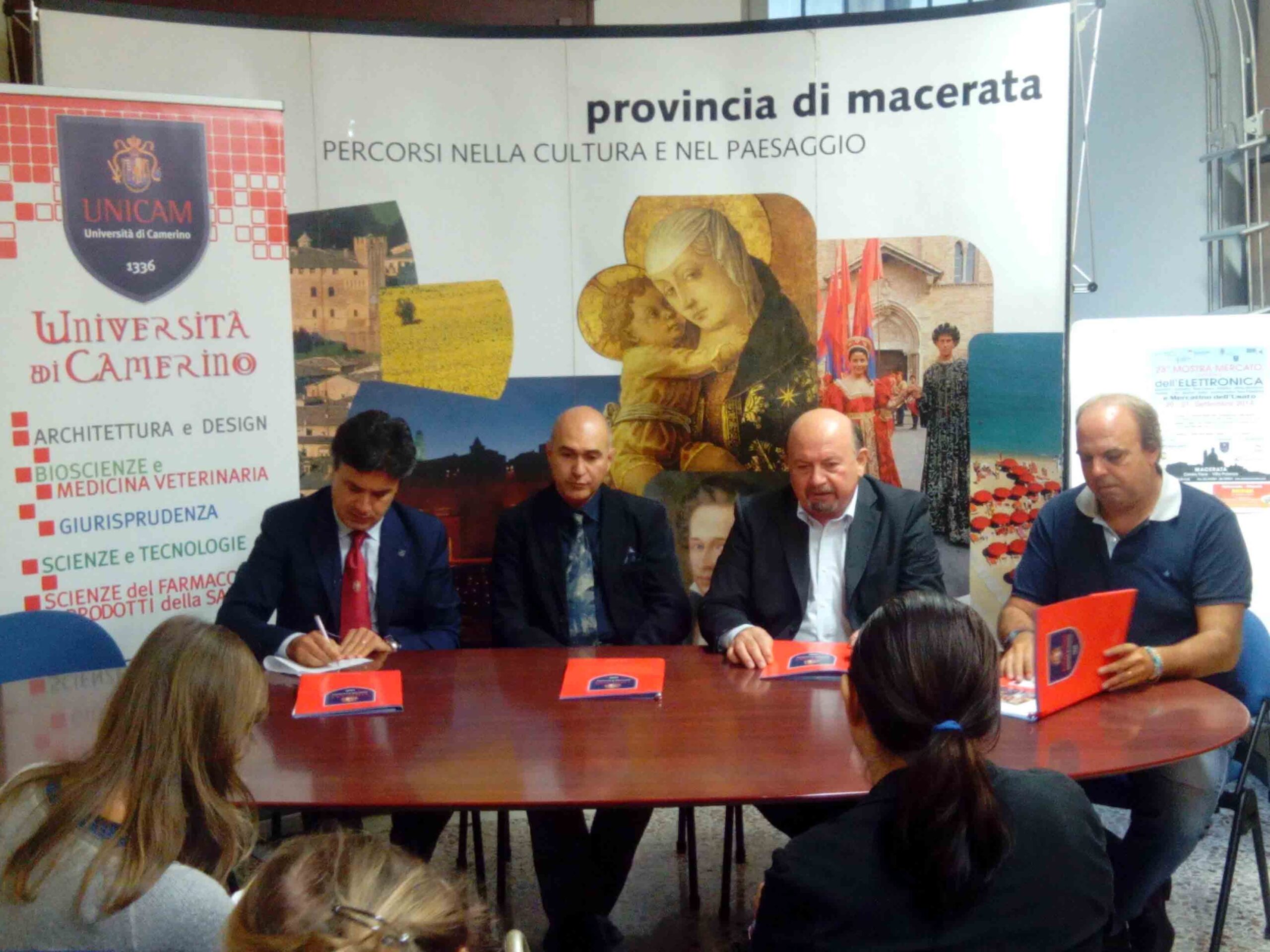 Al momento stai visualizzando 12-09-2014 Conferenza stampa – Fiera Elettronica di Macerata, 28^ edizione