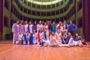 Scopri di più sull'articolo 10-05-2016 Camerino, l’accademia Etra con – Tutti i colori del mondo