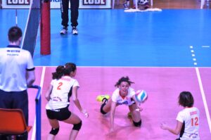 Scopri di più sull'articolo 10-12-2016 Alle maceratesi dell’Helvia recina il derby contro Civitanova