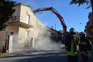 Scopri di più sull'articolo 28-12-2016 Sisma, a San Severino iniziato abbattimento edifici inagibili