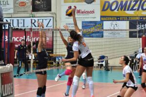 Scopri di più sull'articolo 11-02-2017 Helvia Recina prosegue la corsa travolgendo anche il Valdarninsieme