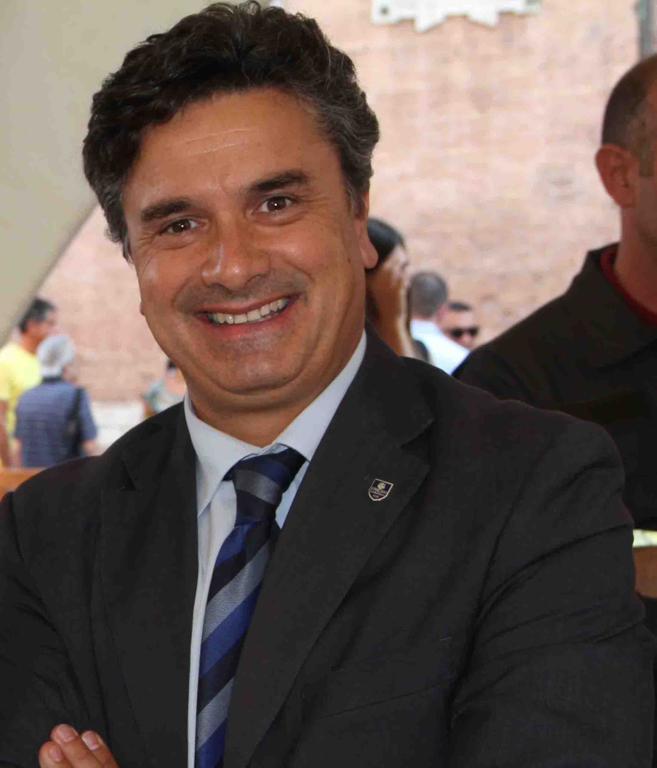 Al momento stai visualizzando 18-04-2017 al Rettore Unicam Corradini laurea honoris Causa dall’Argentina