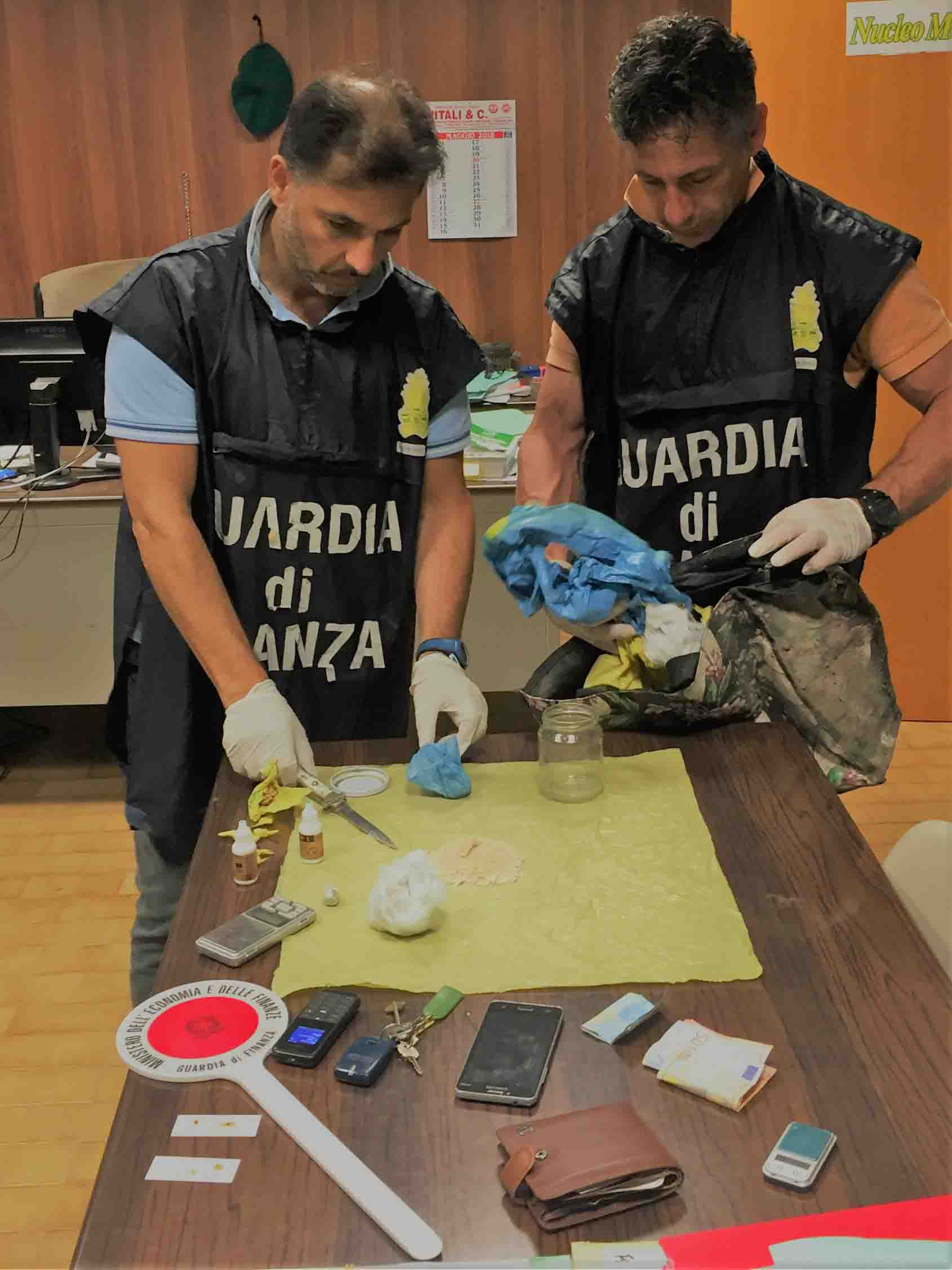 Al momento stai visualizzando 23-05-2018 GdF P.to Recanati – Continua la lotta contro il traffico di stupefacenti