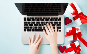 Scopri di più sull'articolo Basta con il solito cesto – 5 Regali Tech che il tuo team userà davvero nel 2026